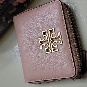 TORY BURCH GENTLY USED